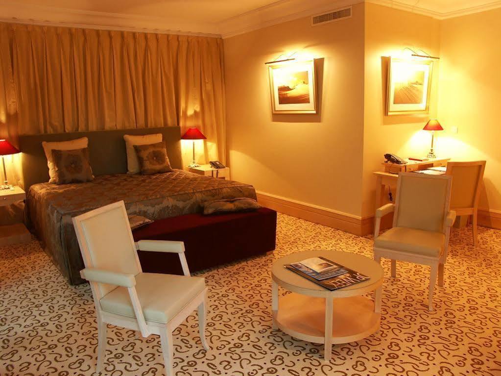 Hotel & Spa Le Pavillon Charbonnières-les-Bains Dış mekan fotoğraf